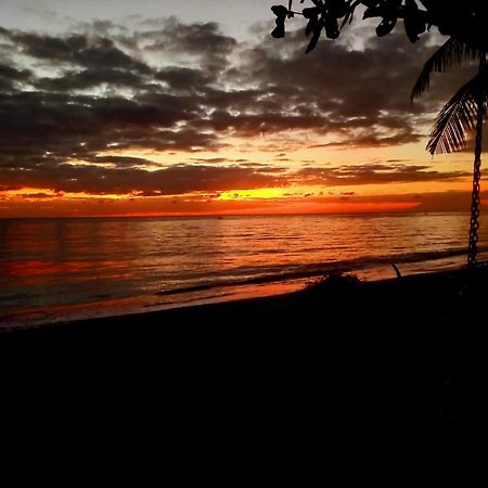 Bali North Beach B&B Tianyar ภายนอก รูปภาพ