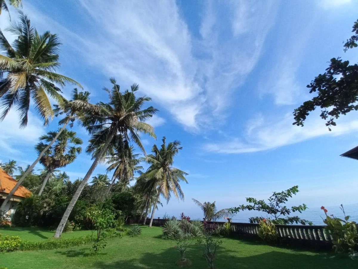 Bali North Beach B&B Tianyar ภายนอก รูปภาพ