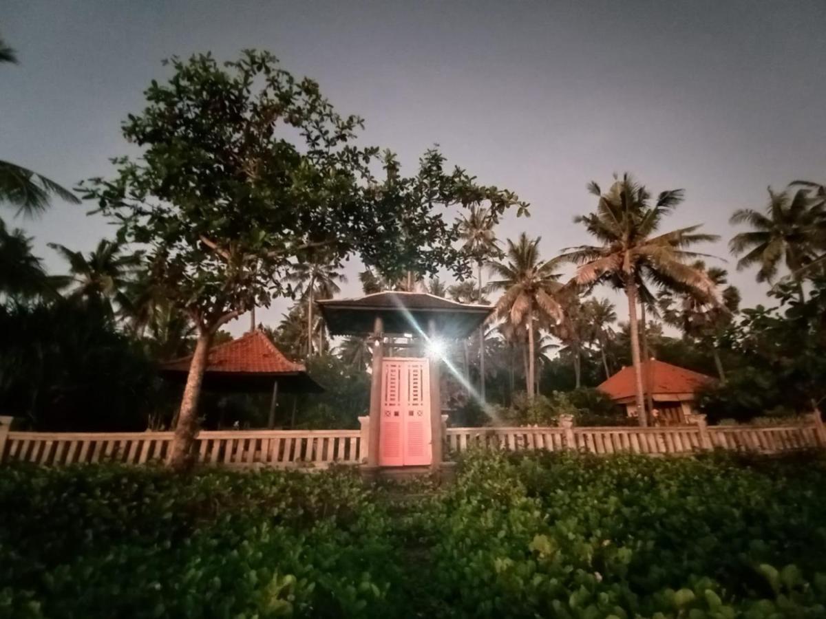 Bali North Beach B&B Tianyar ภายนอก รูปภาพ
