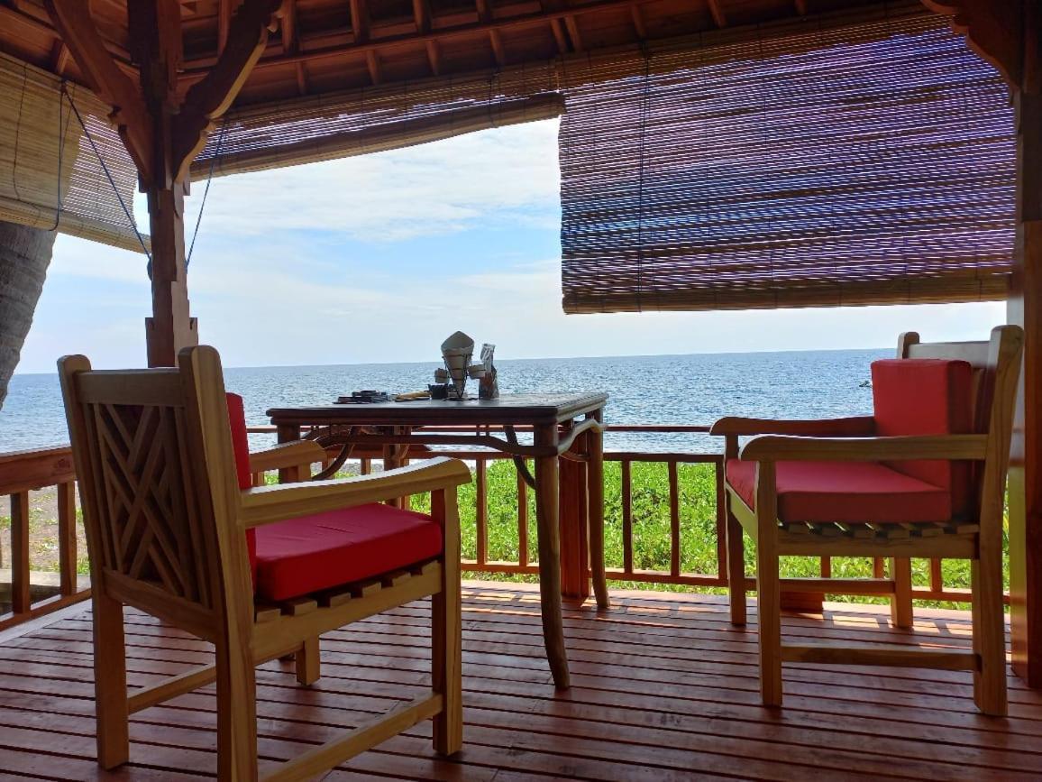 Bali North Beach B&B Tianyar ภายนอก รูปภาพ