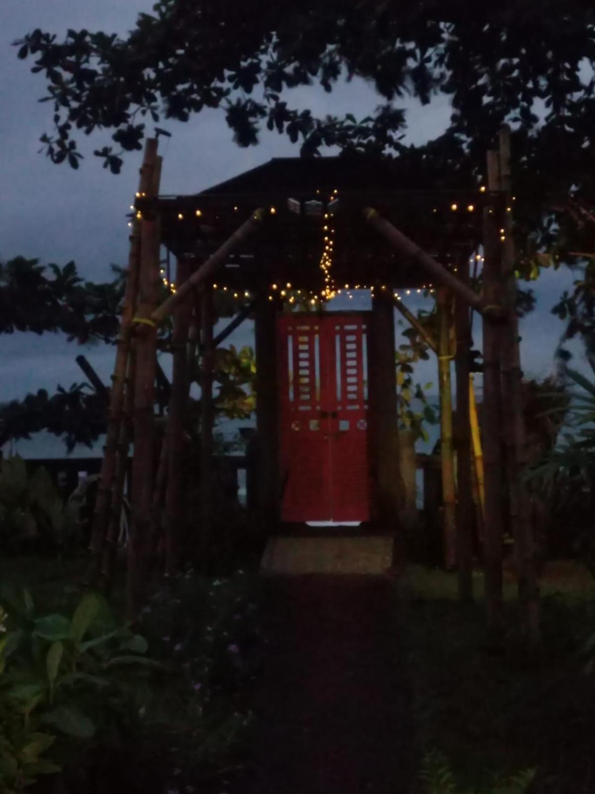 Bali North Beach B&B Tianyar ภายนอก รูปภาพ