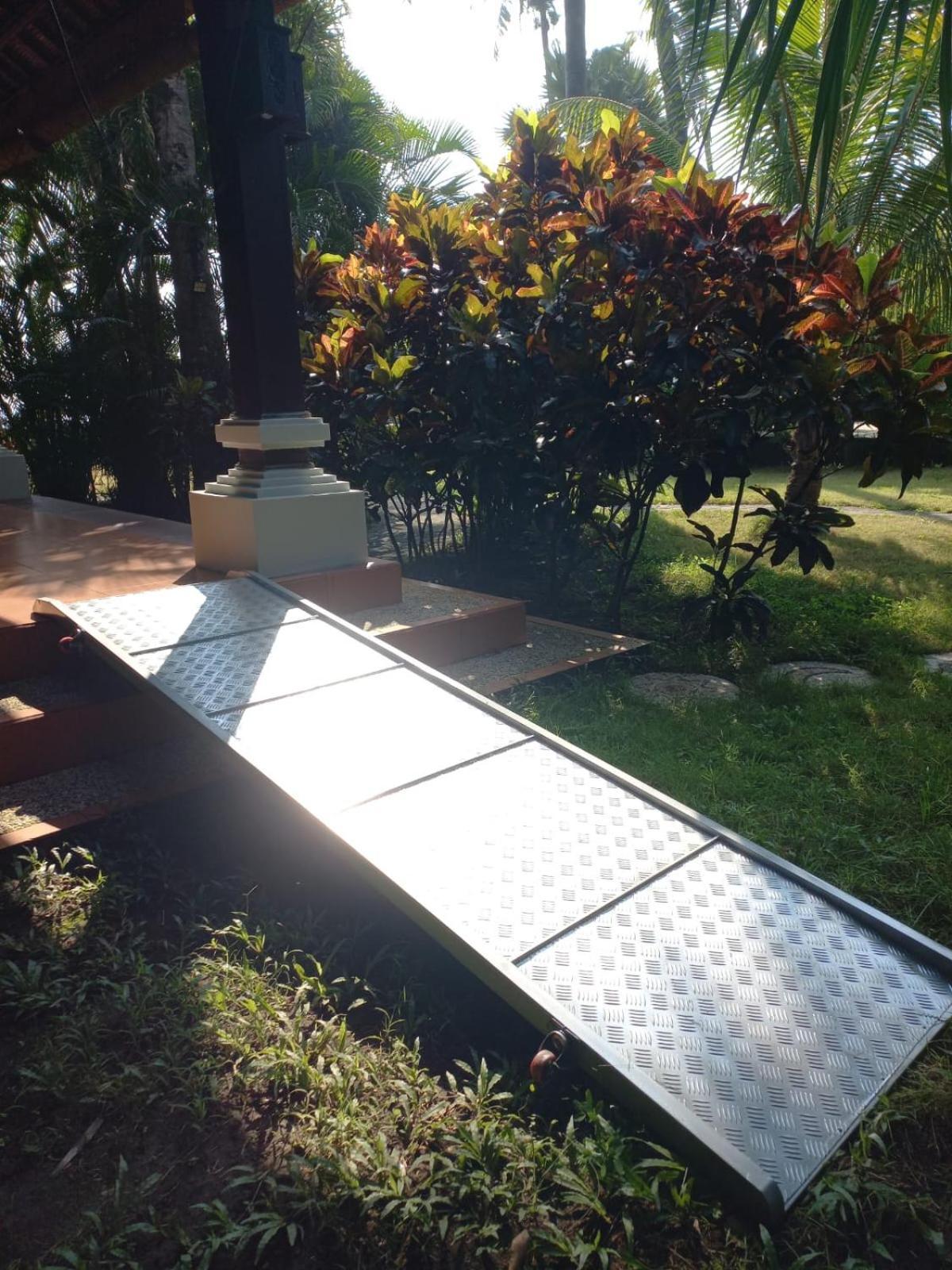 Bali North Beach B&B Tianyar ภายนอก รูปภาพ