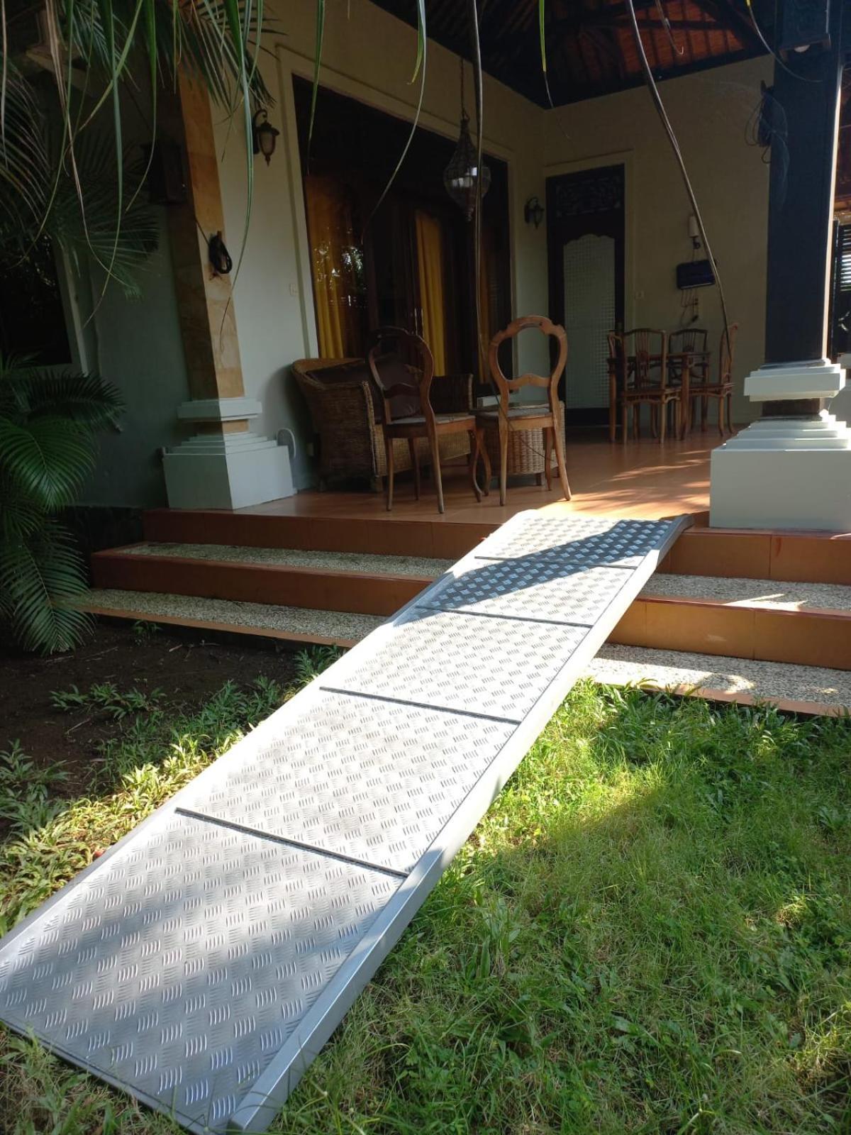 Bali North Beach B&B Tianyar ภายนอก รูปภาพ