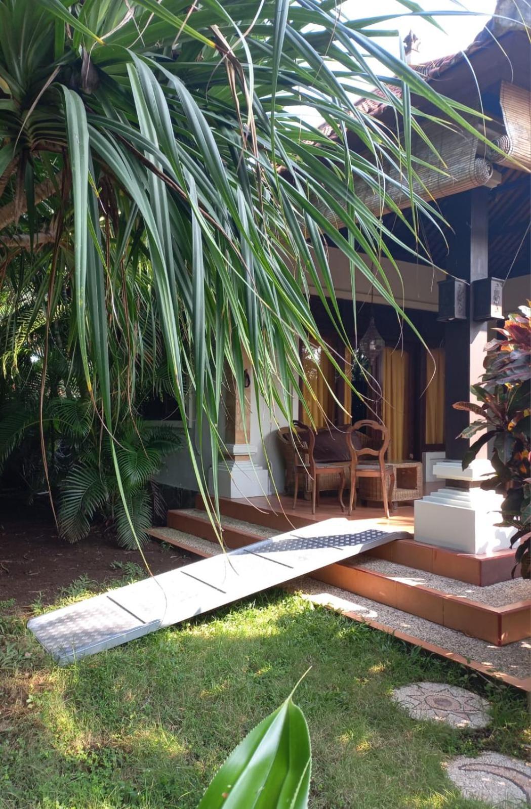 Bali North Beach B&B Tianyar ภายนอก รูปภาพ