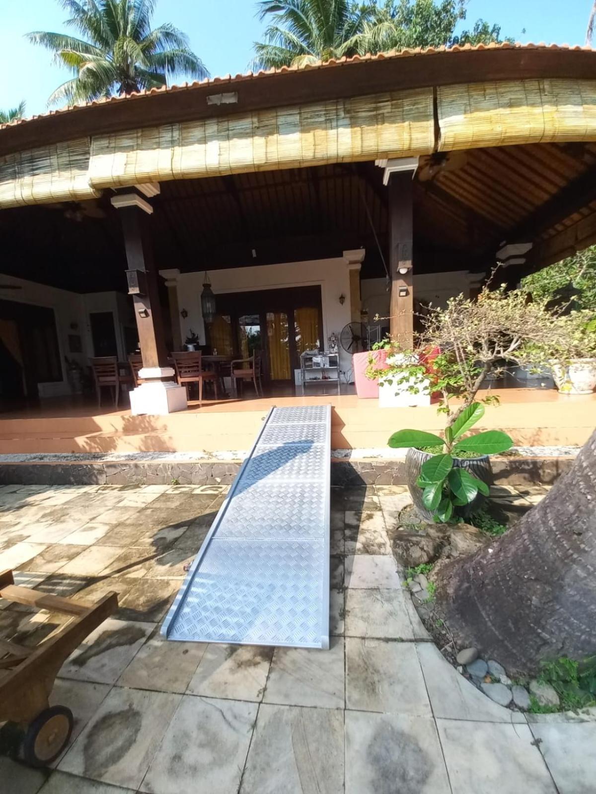 Bali North Beach B&B Tianyar ภายนอก รูปภาพ
