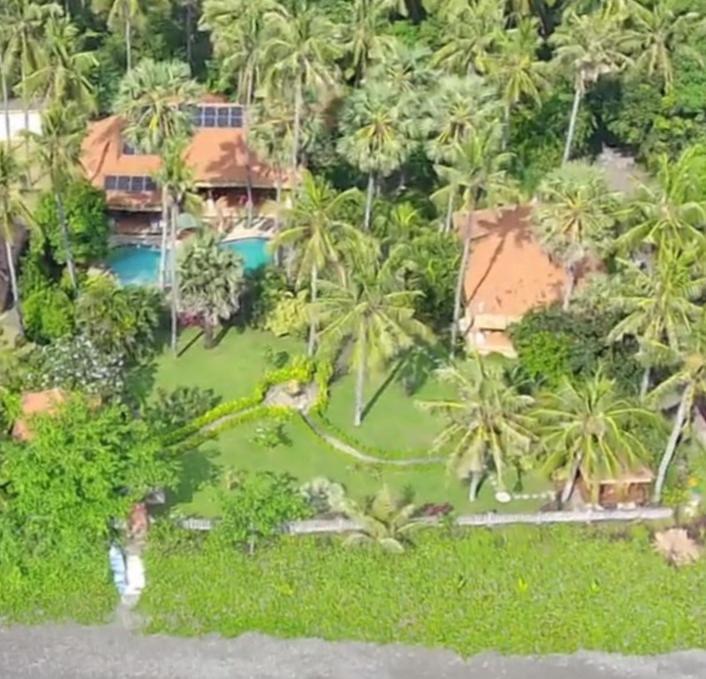 Bali North Beach B&B Tianyar ภายนอก รูปภาพ