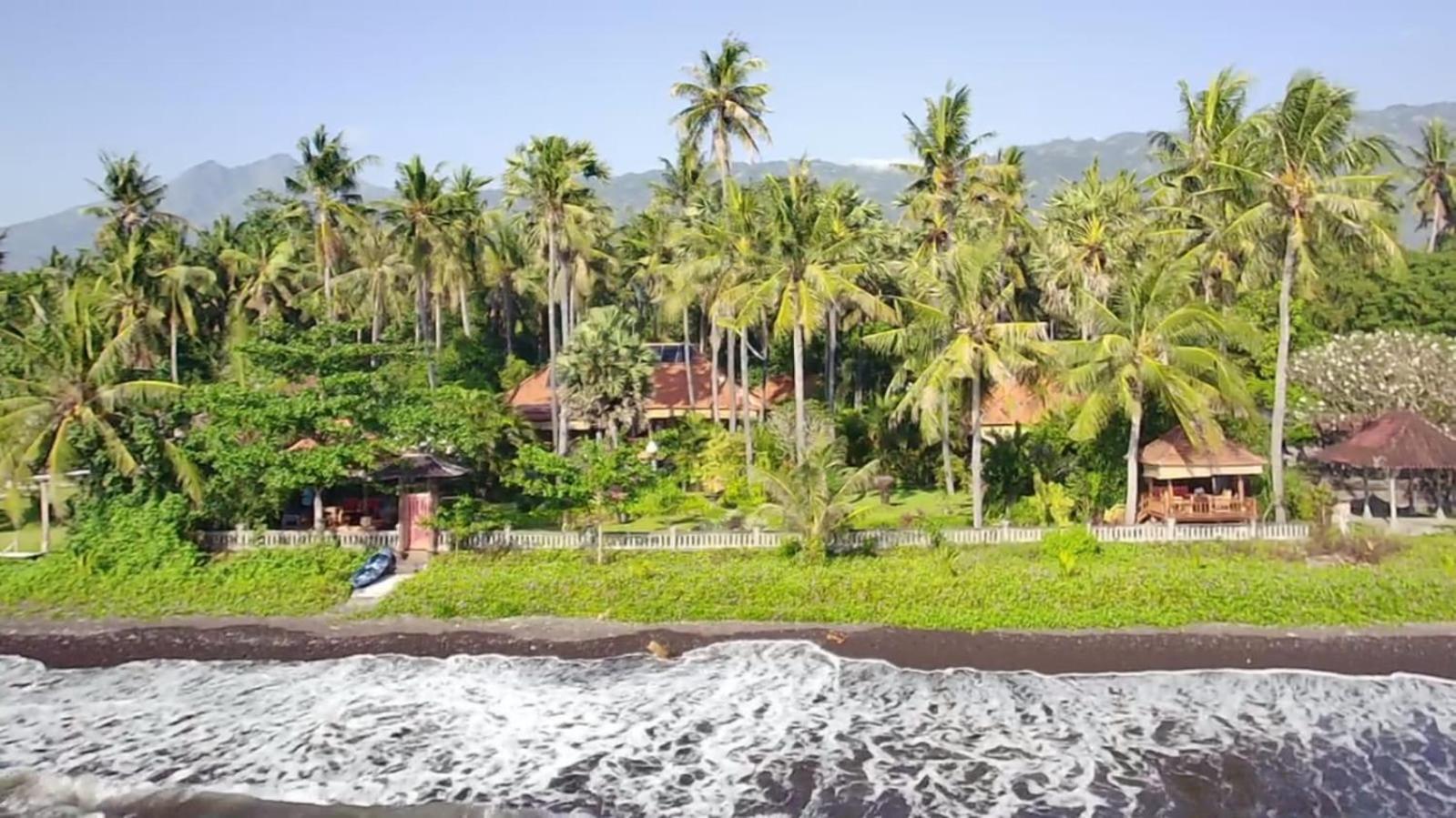 Bali North Beach B&B Tianyar ภายนอก รูปภาพ
